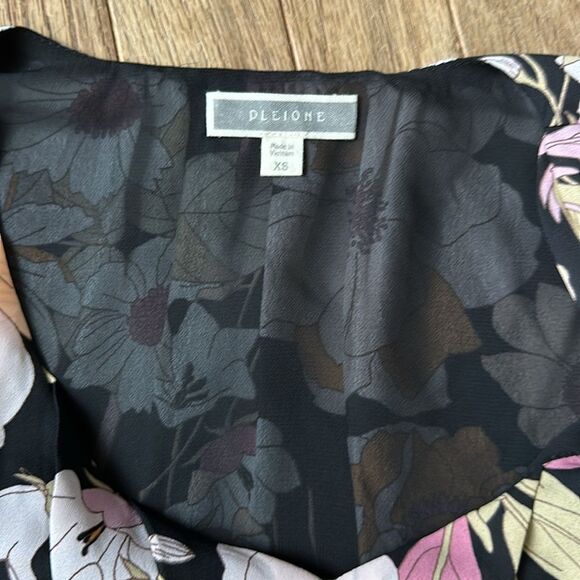 Pleione bubble top black‎ floral blouse top cropped size XS - Picture 3 of 10